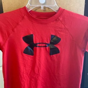 Under Armour Youth loose fit red shirt. M